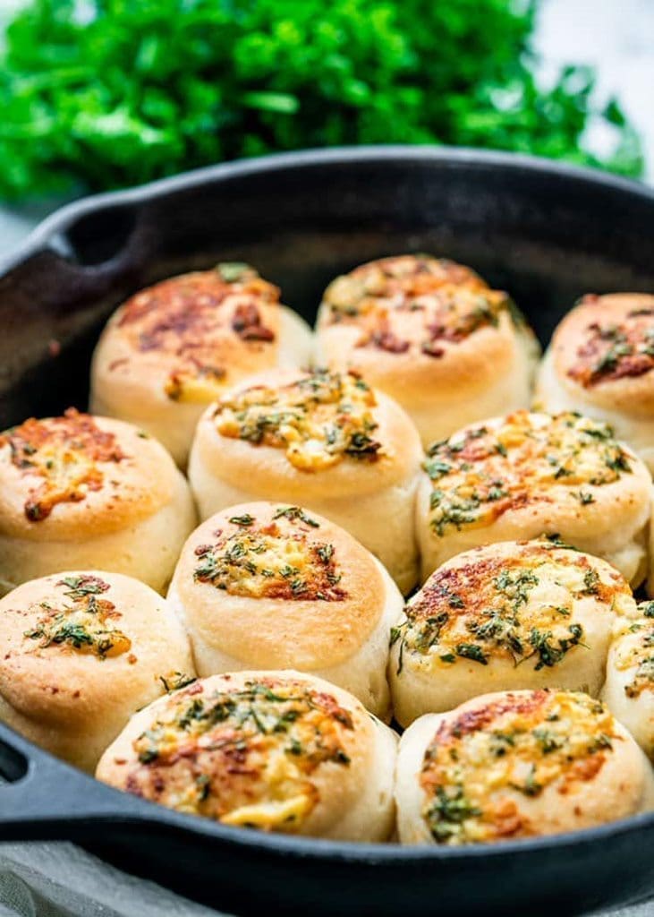 Skillet rolls with Garlic Butter 5 Meals To Eat On A Christmas Night