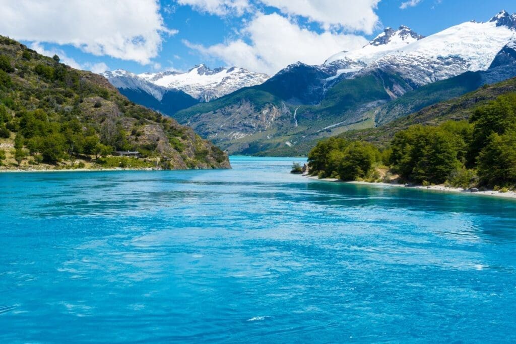 iStock 522630320 Aysén Region Tourism: 5 Amazing Dreamscapes of Towering Mountains, Crystalline Lakes