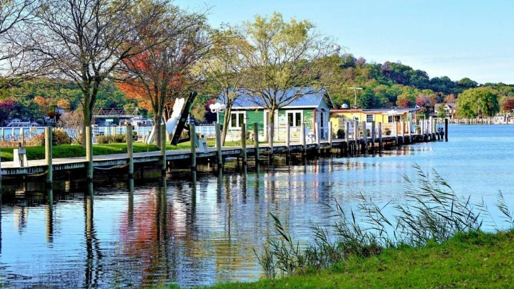 10 best lake towns in north america