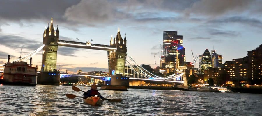 FVmq9D0XsAAhq9l 15 Best Things To Do in London at Night