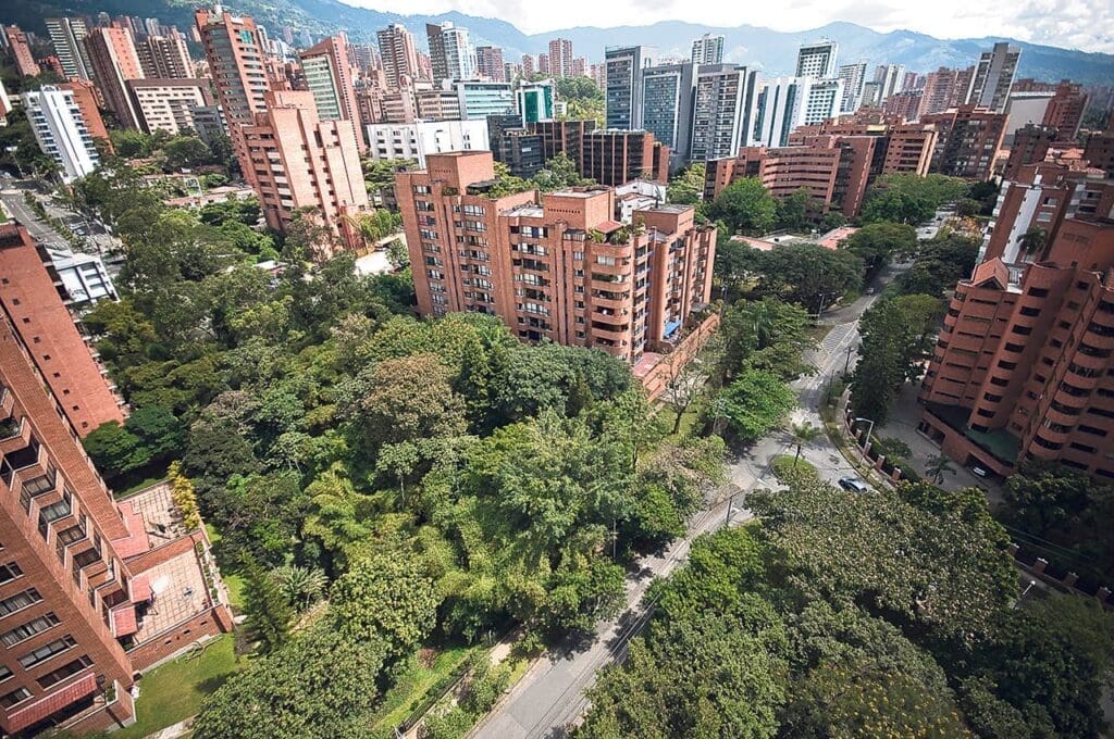 Patio Bonito si ese es el patio como seria el interior Where to Stay in Medellín: The Best Neighborhoods for Your Visit