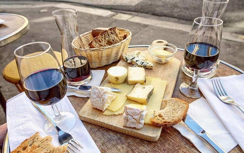 cheese tasting barcelona 15 Best Food Tours in London (+ Drinks)