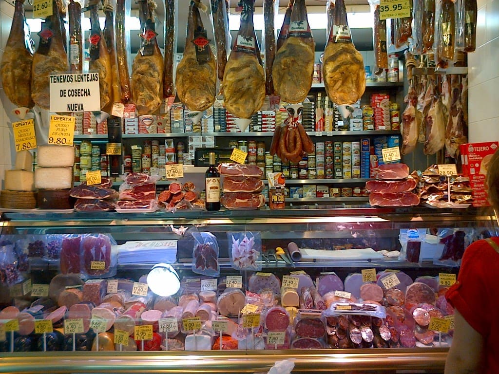 mercado de triana 8466eb011587cd250e782de7cd758c66 12 Best Things To Do in Seville, Spain