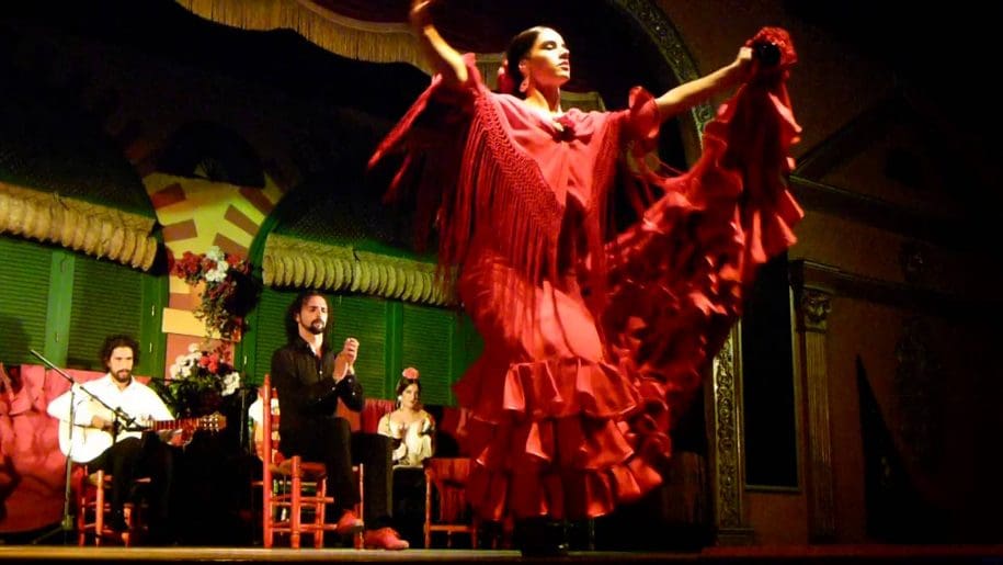 tablao flamenco 915x515 1 15 Best Things To Do in Madrid At Night