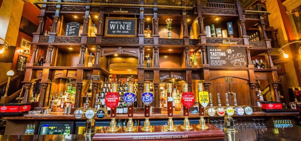 Most Historic Pubs in London 1440 x 675 15 Things To Do in London on a Rainy Day