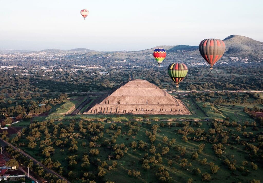 View of Teotihuacan The Sun´s Pyramid surrounded by hot air balloons Visiting Teotihuacan, Mexico: A Guide to The Ruins