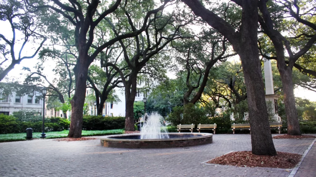 js fountain right 38832180 ver1.0 Weekend in Savannah: The Perfect 2 Day Itinerary