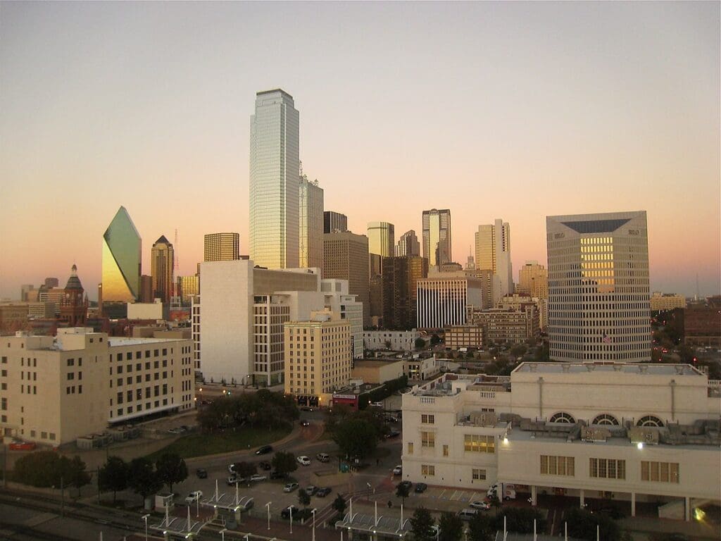Dallas at twilight The 4 best corporate travel management companies in Dallas