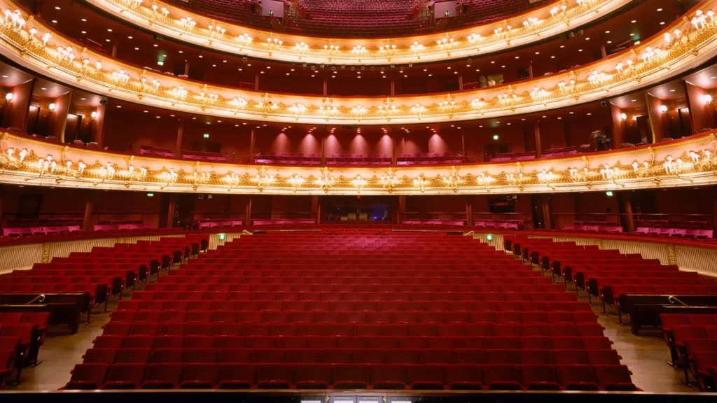 Royal Opera House 2018 Rob Moore ROH CR120 311 5 CROB MOORElarge 25 Free Things to Do in London, England