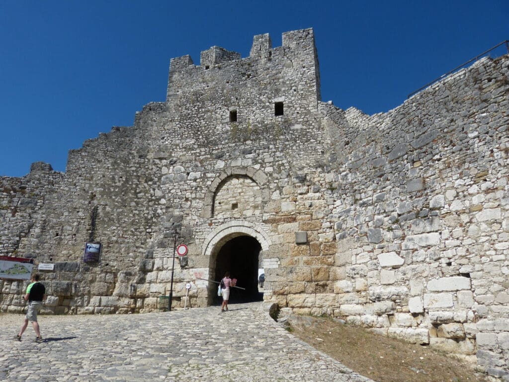 Berat Festung 2a Haupttor 15 Best Things To Do in Berat, Albania