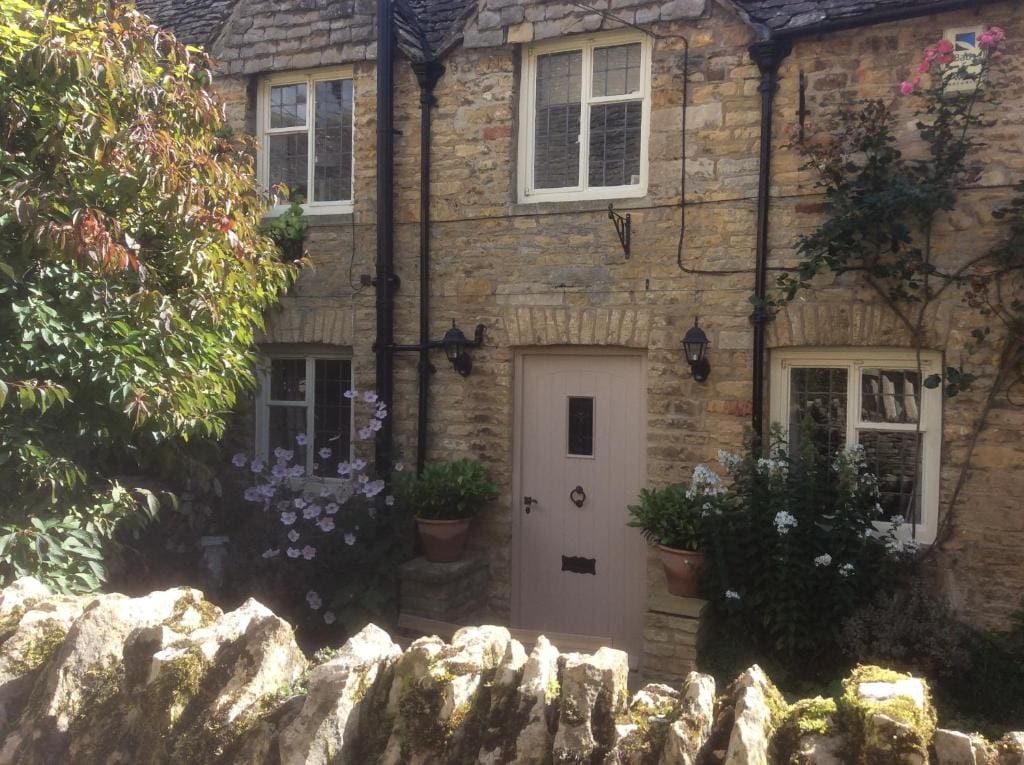 87542203 10 Best Cottages in Bourton on the Water (Cotswolds)