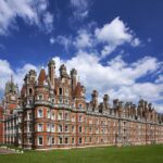 How to Choose the Right Course and University for Your Scholarship Application-International Students to Win UK 2024 Scholarships