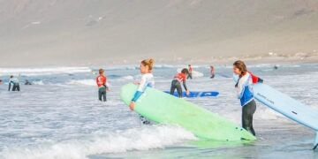 The-Ultimate-Guide-to-the-top-Surf-Schools-In-Newquay-GlobeMigrant