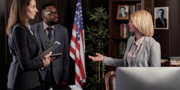 US-Immigration-Law-Choosing-an-Immigration-Visa-Attorney-or-Lawyer-GlobeMigrant