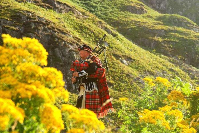 Unleashing-Scotlands-Enchantment-A-Journey-Through-Scenic-Splendors-GlobeMigrant