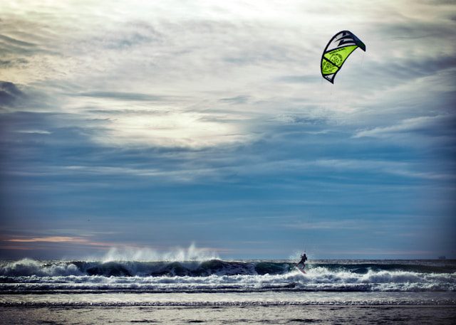 kite-Surfing -Best Summer Beach Activities Kent in 2024