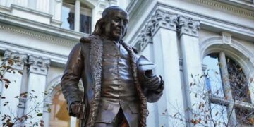 High School Seniors Compete for Lique Scholarships