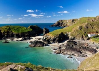 15 Best Beaches in Cornwall, England