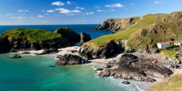 15 Best Beaches in Cornwall, England
