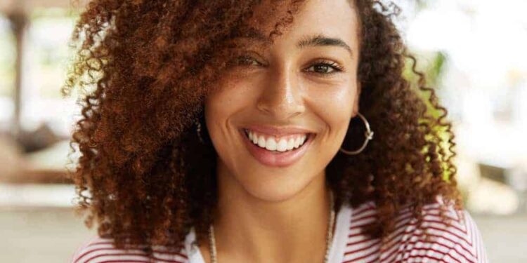 How to Use Body Language Cues to Be a Better Traveler